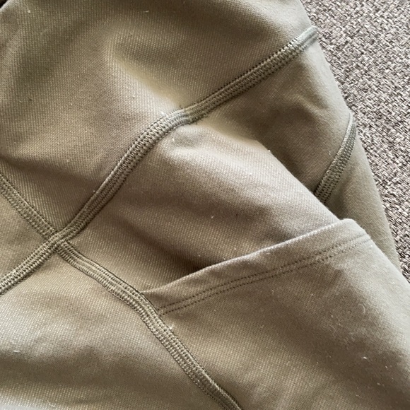 Lululemon Scenic Route 7/8 cropped leggings - Picture 4 of 13